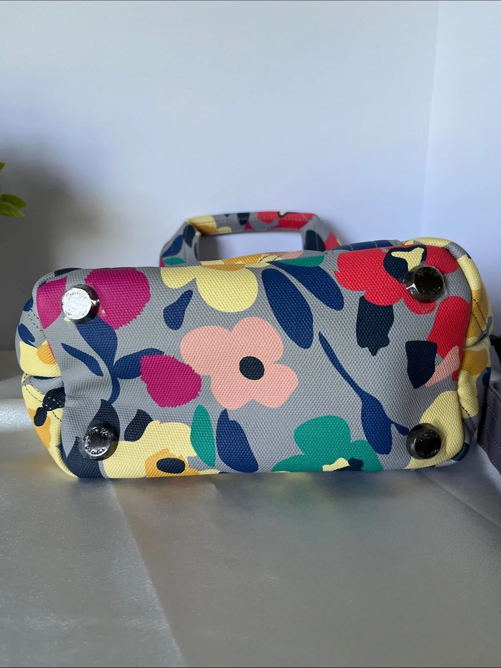 LUG - ** NWOT ** - Dory Matte Luxe VL Crossbody Bag in Wildflower Multi - Picture 3 of 8